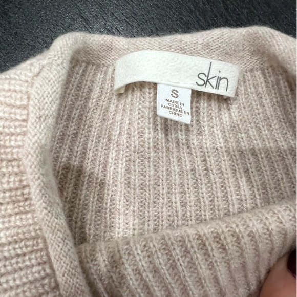 ❤️🤩Skin🤩❤️Mock Neck Cream Knit Sweater Size Small - Picture 3 of 12